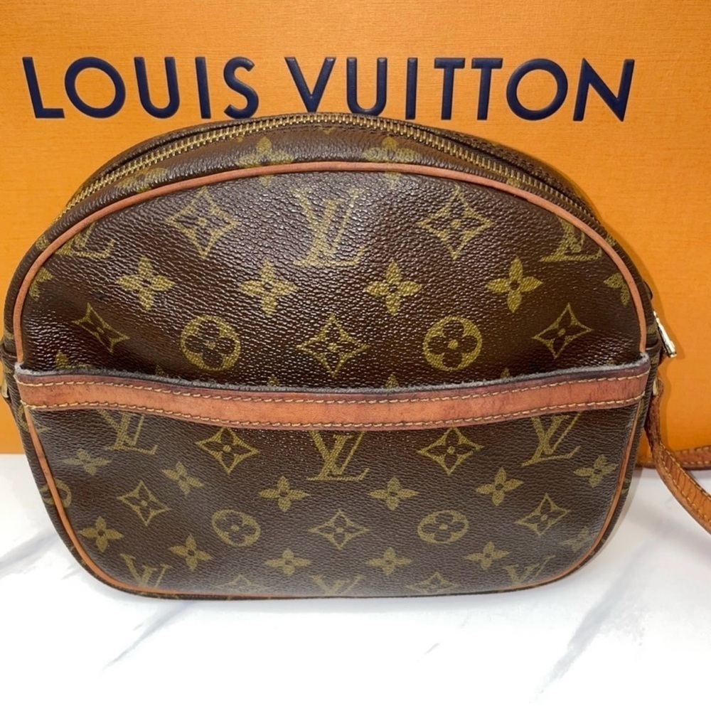 Louis Vuitton Vintage Senlis Monogram Crossbody
Shoulder Bag!